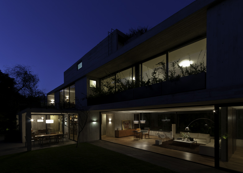 dezeen_Maruma-House-by-Fernanda-Canales_ss_4.jpg