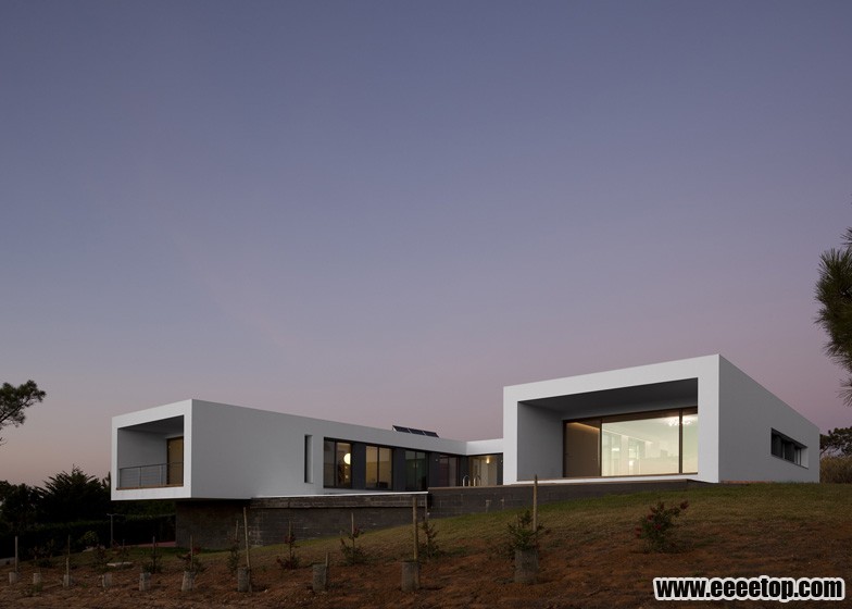 dezeen_U-House-by-Jorge-Graca-Costa_ss_1.jpg