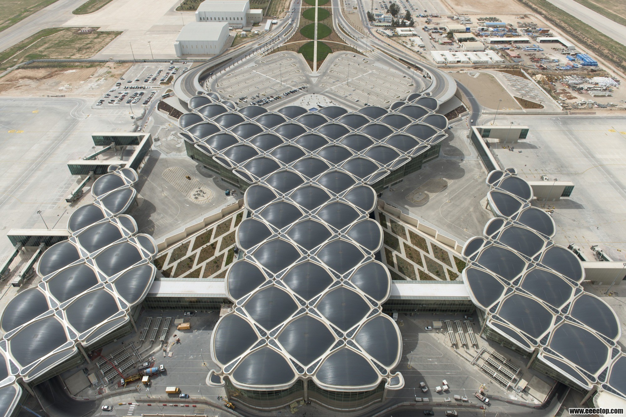 5150404fb3fc4b755a00007d_queen-alia-international-airport-foster-partners_1346_f.jpg