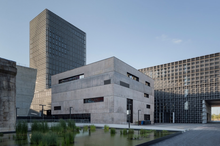卢森堡大学的多功能综合楼