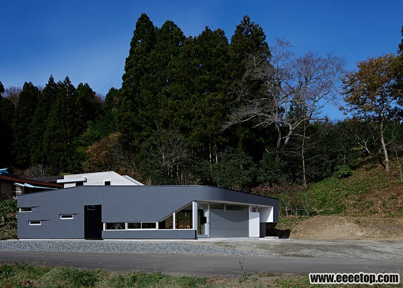 Eؽ_E-House-by-Hannat-Architects_05.jpg