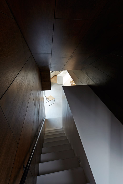 Eؽ_E-House-by-Hannat-Architects_12.jpg