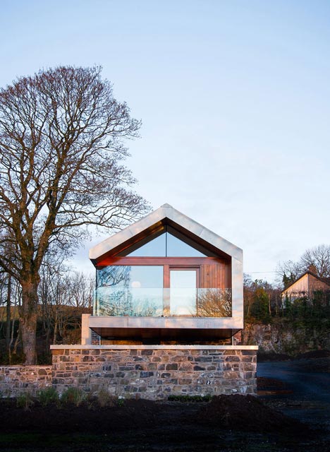 Eؽ_Loughloughan-Barn-by-McGarry-Moon-Architects-Ltd_dezeen_784_3.jpg