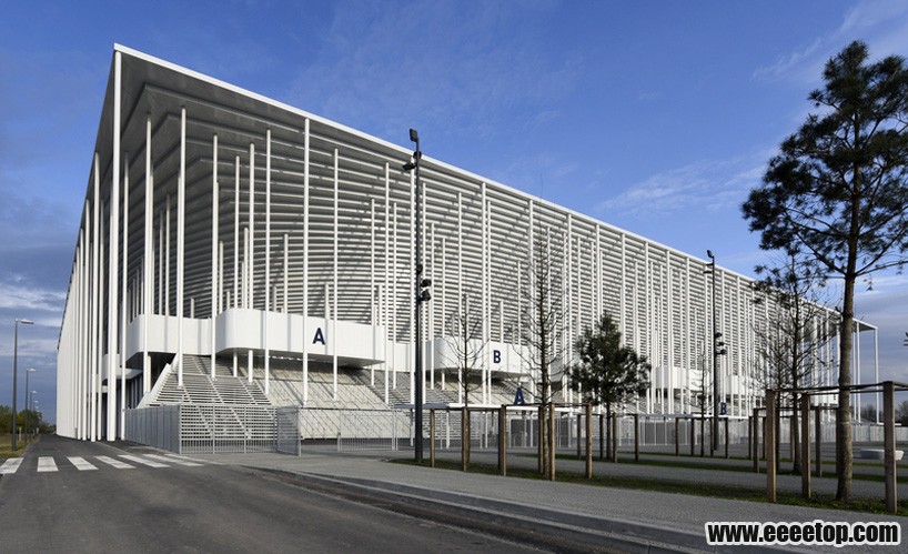 the-new-bordeaux-stadium-3.jpg