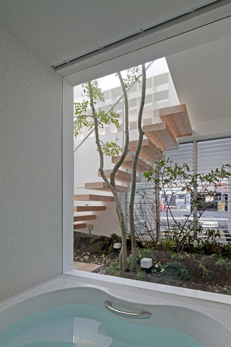 dezeen_Machi-House-by-UID-Architects_ss_12.jpg