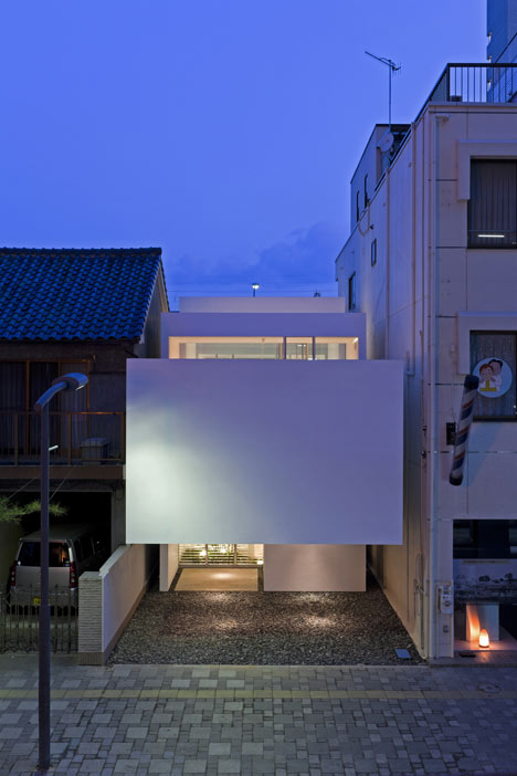 dezeen_Machi-House-by-UID-Architects_ss_13.jpg