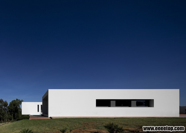 dezeen_U-House-by-Jorge-Graca-Costa_ss_2.jpg