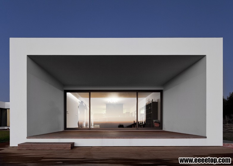 dezeen_U-House-by-Jorge-Graca-Costa_ss_5.jpg