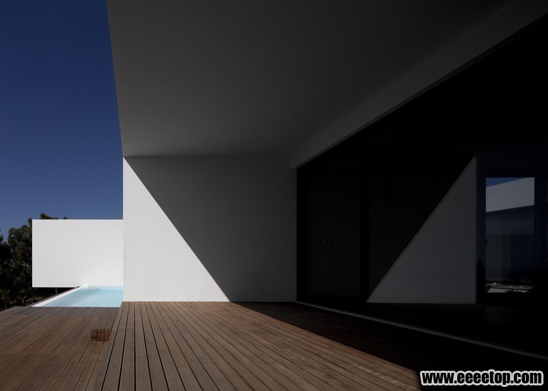 dezeen_U-House-by-Jorge-Graca-Costa_ss_6.jpg