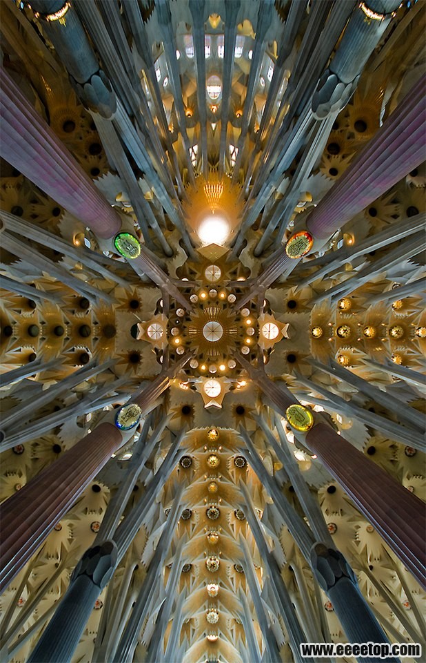 Antoni Gaud - Sagrada Familia 01.jpg