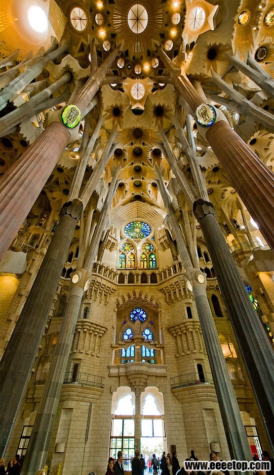 Antoni Gaud - Sagrada Familia 04.jpg