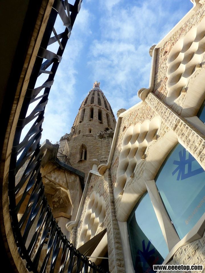 Antoni Gaud - Sagrada Familia 05.jpg