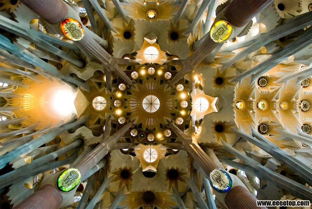 Antoni Gaud - Sagrada Familia 09.jpg