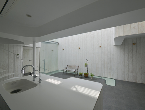Dezeen_Torus-by-Norisada-Maeda_5.jpg