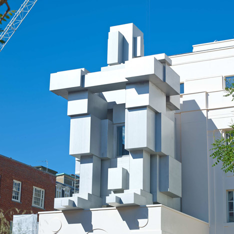 Antony-Gormley-creates-hotel-room-inside-giant-man-sculpture_dezeen_1sq.jpg