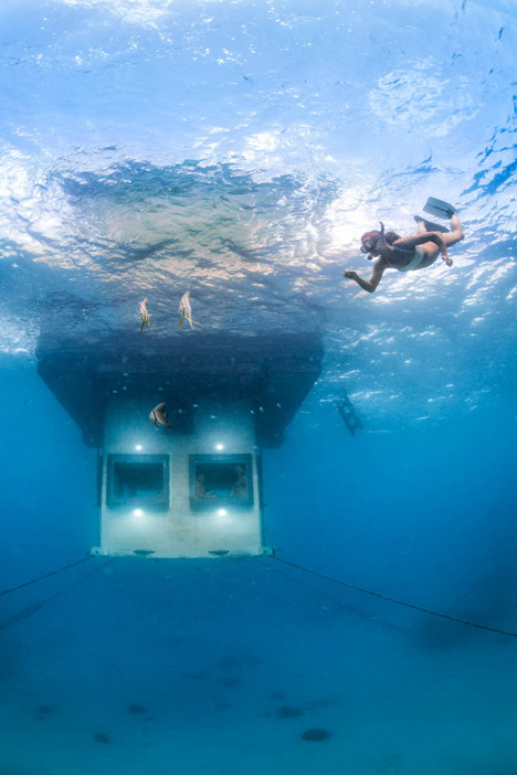 Underwater-Room-at-The-Manta-Resort_dezeen_1.jpg