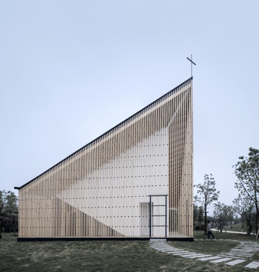 54348697c07a80110e000022_nanjing-wanjing-garden-chapel-azl-architects_04_west_si.jpg