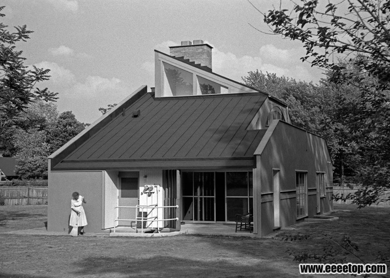 Vanna-Venturi-House-by-Robert-Venturi-and-Denise-Scott-Brown_dezeen_784_5.jpg