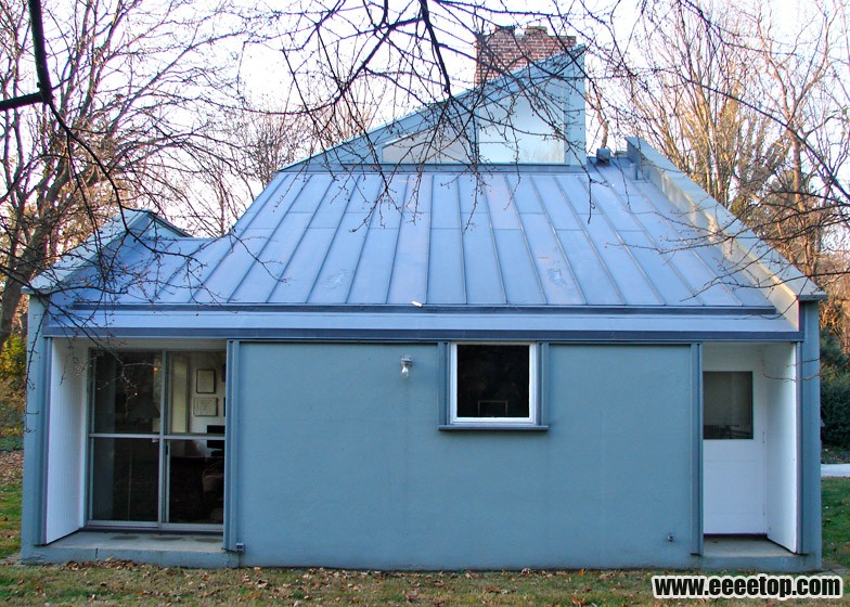 Vanna-Venturi-House-Wikimedia-Commons_dezeen_784_0.jpg