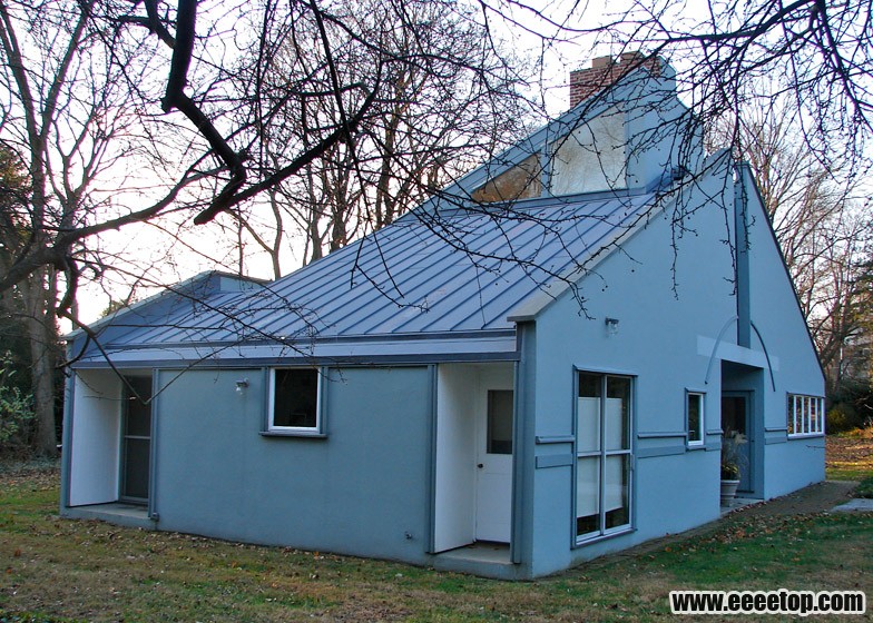 Vanna-Venturi-House-Wikimedia-Commons_dezeen_784_3.jpg