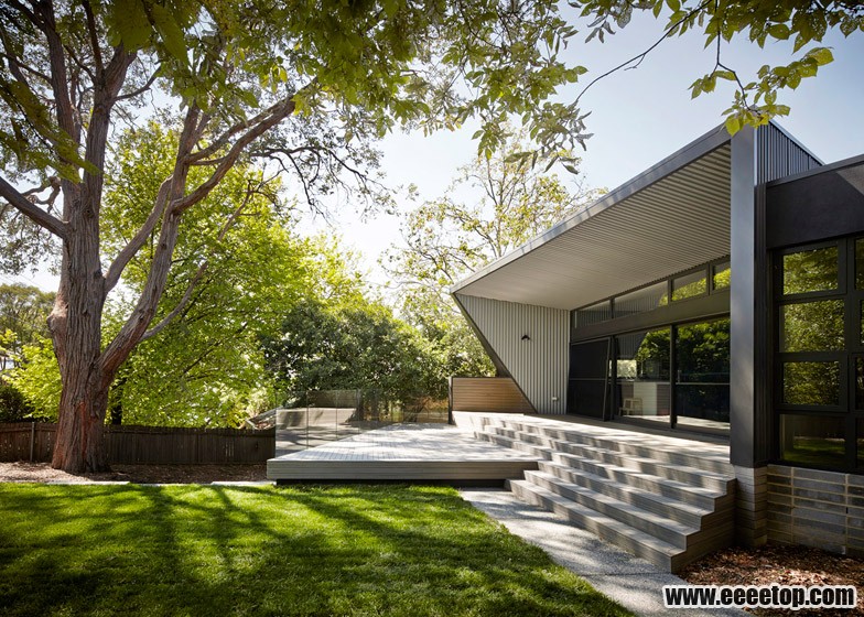 Eؽ_Narrabundah-House-Canberra-by-Adam-Dettrick_01.jpg