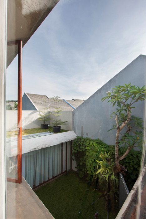 Eؽ_Trimmed-Reform-House-Indonesia-by-SUB_08.jpg