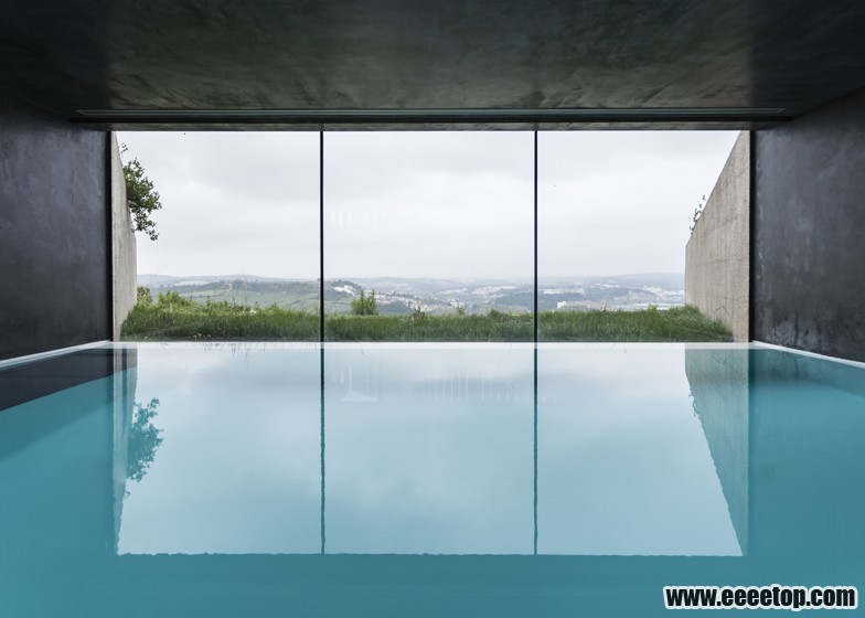 Eؽ_Varatojo-House-in-Portugal-by-Atelier-DATA_19.jpg