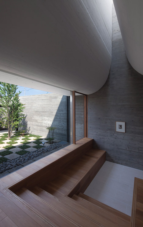 Eؽ_Juul-House-by-NKS-Architects_11.jpg