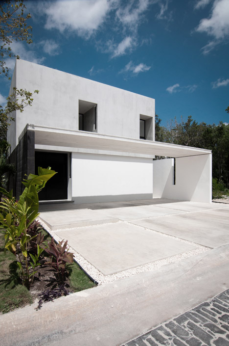 Eؽ_House-in-Cancun-Mexico-by-Warm-Architects_12.jpg