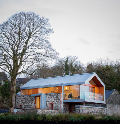 Eؽ_Loughloughan-Barn-by-McGarry-Moon-Architects-Ltd_dezeen_784_2.jpg