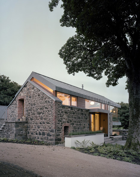 Eؽ_Loughloughan-Barn-by-McGarry-Moon-Architects-Ltd_dezeen_784_8.jpg