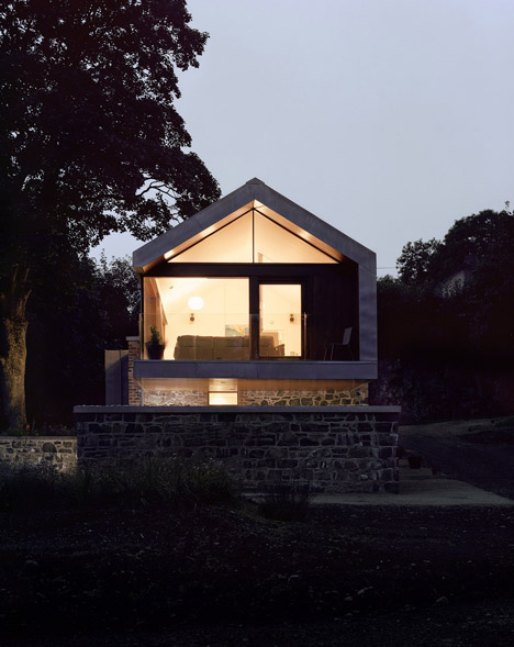Eؽ_Loughloughan-Barn-by-McGarry-Moon-Architects-Ltd_dezeen_784_9.jpg